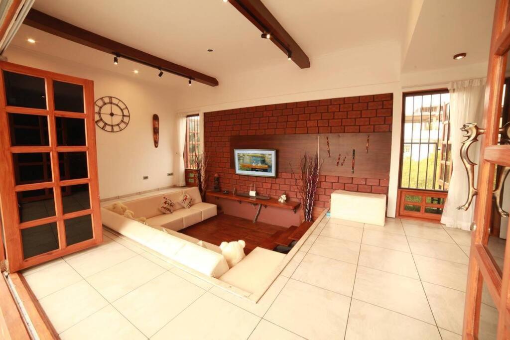 Varaa Villa Mysore Extérieur photo